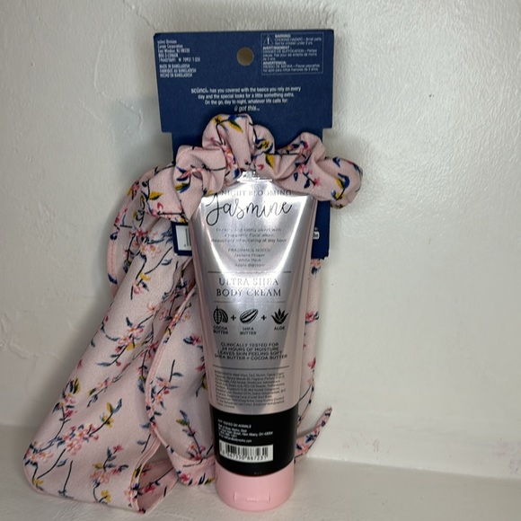 Couples gift with candle, lotions, date night ideas& more - Picture 5 of 10